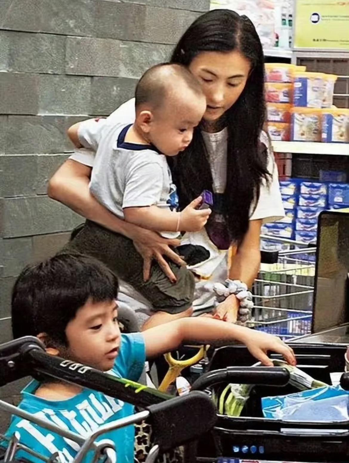 谢贤走了现在最焦头烂额的不是谢霆锋也不是王菲而是早就和谢霆锋分开的张柏芝…