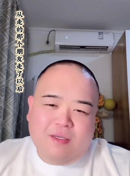 郭德纲师弟刘喆直播间霸气回应前搭档，网友直呼，打脸，啪啪啪的。讲述中，刘喆用“走