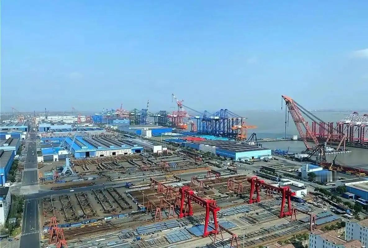 13日，韩国媒体报道称，中国造船企业订单已经排满，但所配套的船用发动机却清一色采