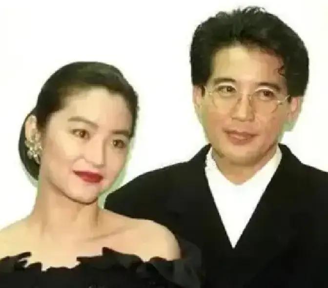 1973年，秦汉一句“两个都爱”把怀孕的老婆乔茵当场打懵。18岁的林青霞刚出