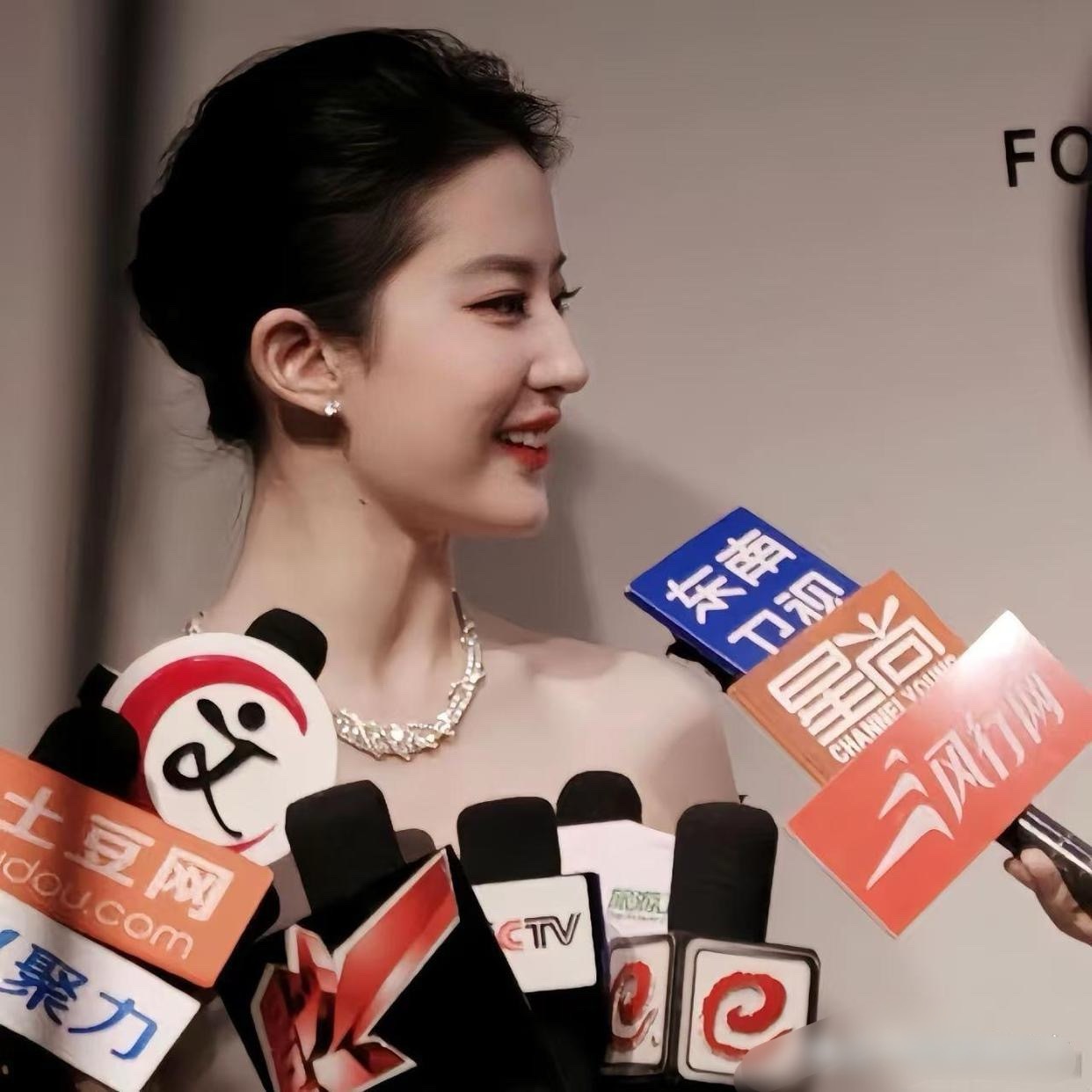 刘亦菲，美是一种氛围​​​