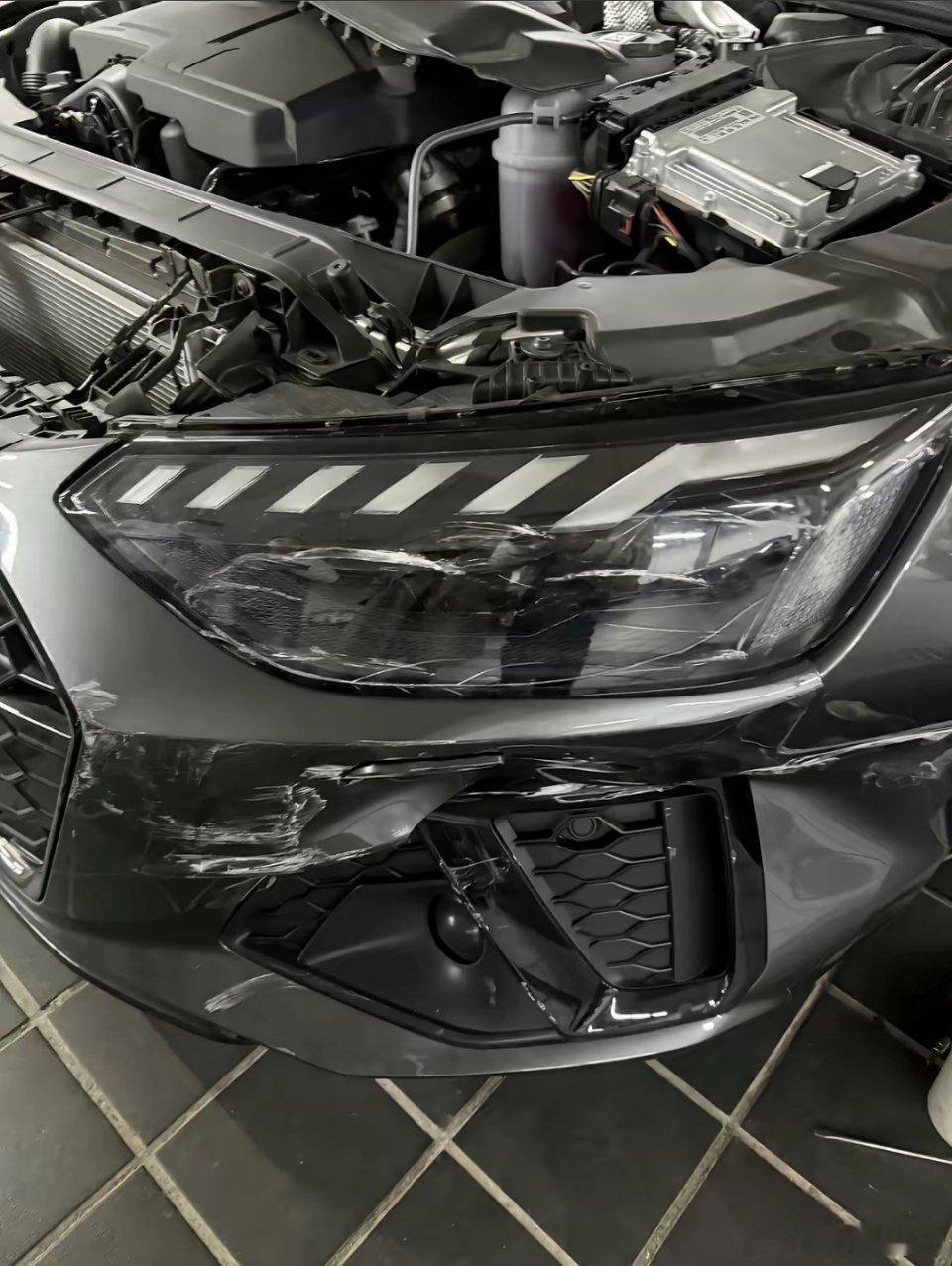 奥迪的大灯是真的贵，不愧是灯厂，撞啥都别撞奥迪大灯。这还是A4呢，要是A8，那更