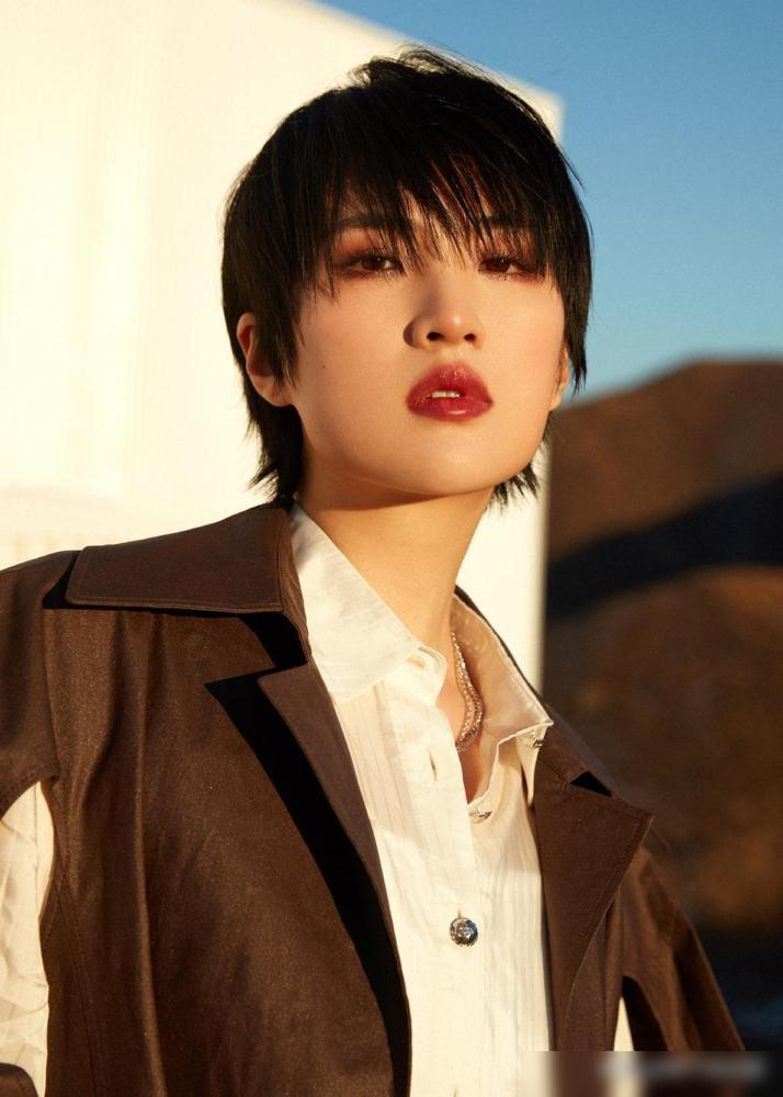 黄晓明问姚安娜：“你应该至少有十套以上的房子吧？”结果没想到姚安娜一脸坦然：