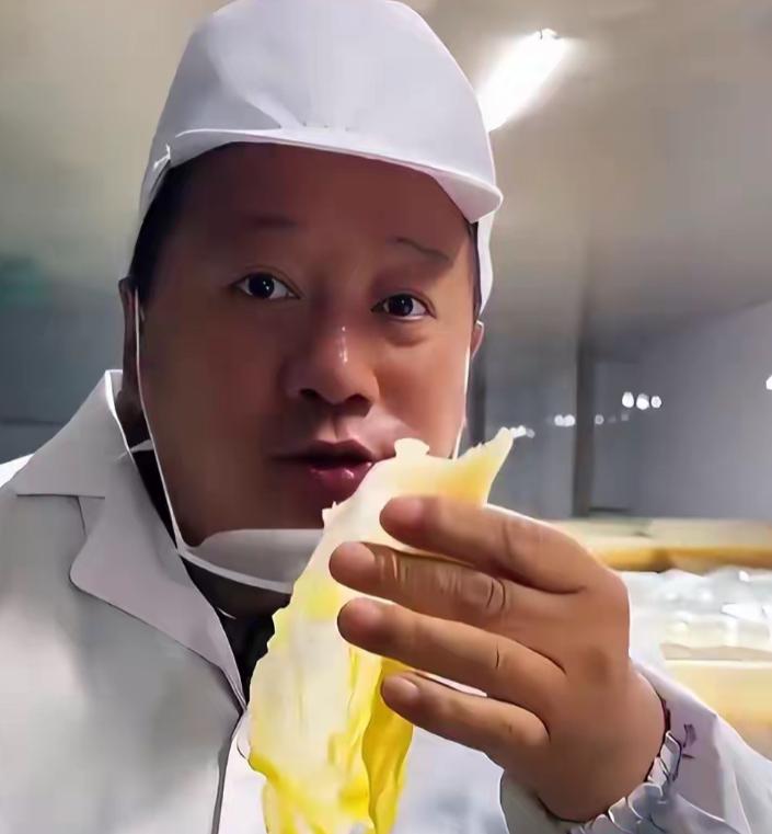 “谁糊弄人谁就不对！”辽宁沈阳，“谢广坤”带货的东北酸菜，被检出禁用防腐剂苯甲酸