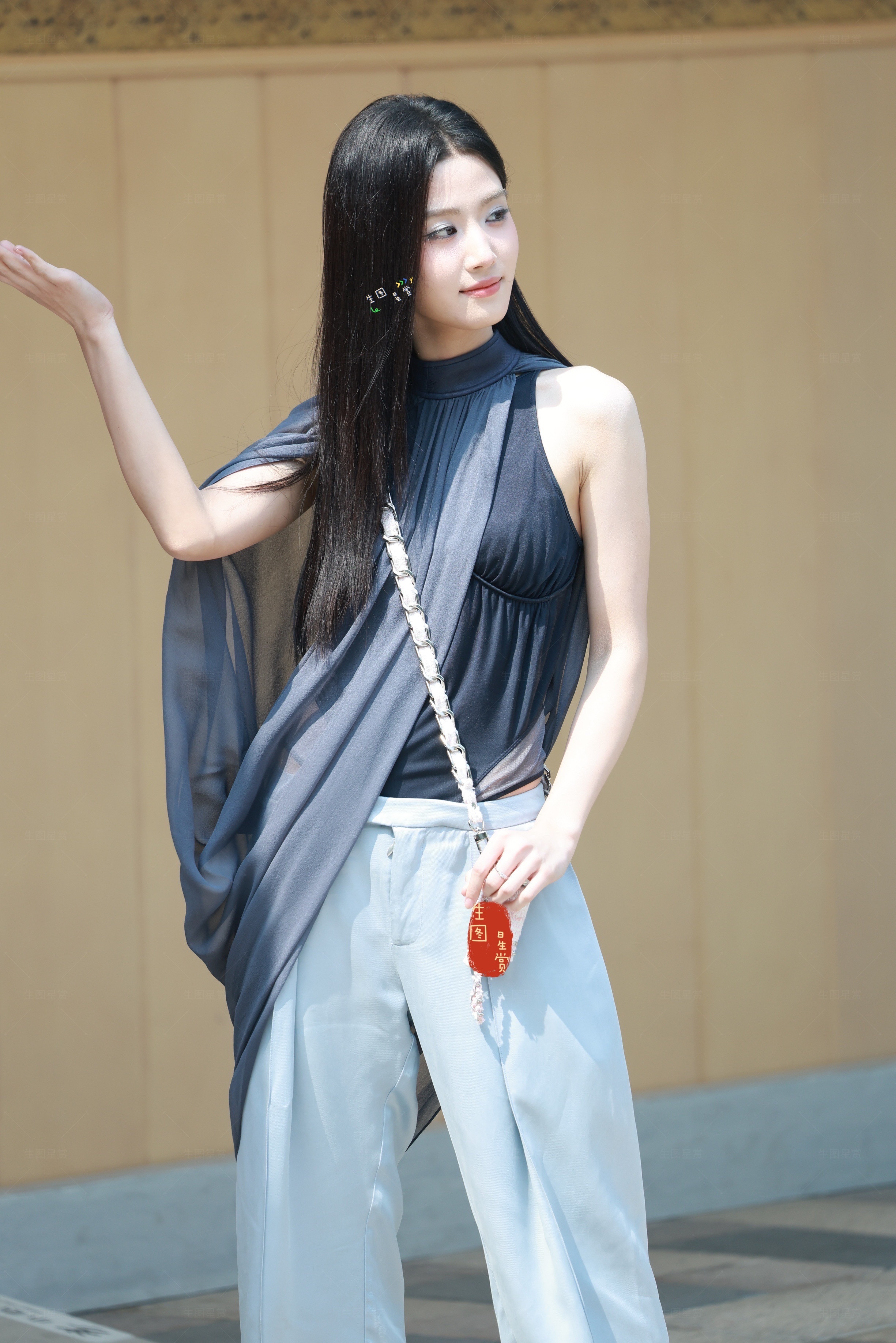 卢昱晓三里屯线下活动出图黑长直噜噜晓，可爱乖乖