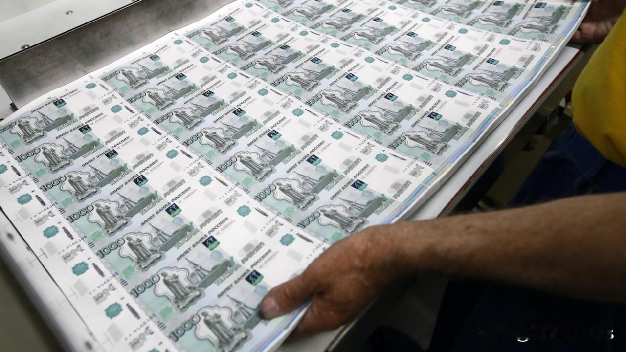 俄罗斯2025年预算赤字达到创纪录的5.65万亿卢布。俄罗斯财政部周一公布的