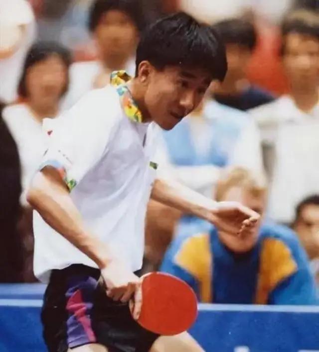 在国乒群星璀璨的发展史中，丁松是最特殊的“昙花奇兵”，1995年天津世乒赛，他以