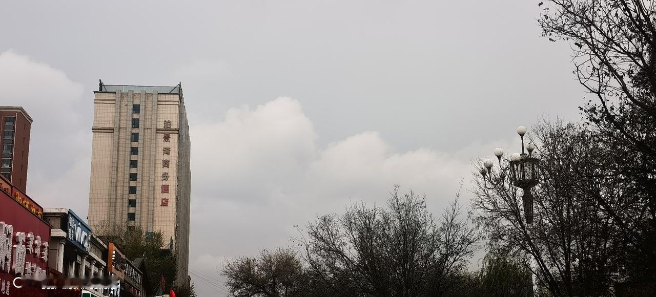 包头变天了，阴云密布、寒风凛冽！