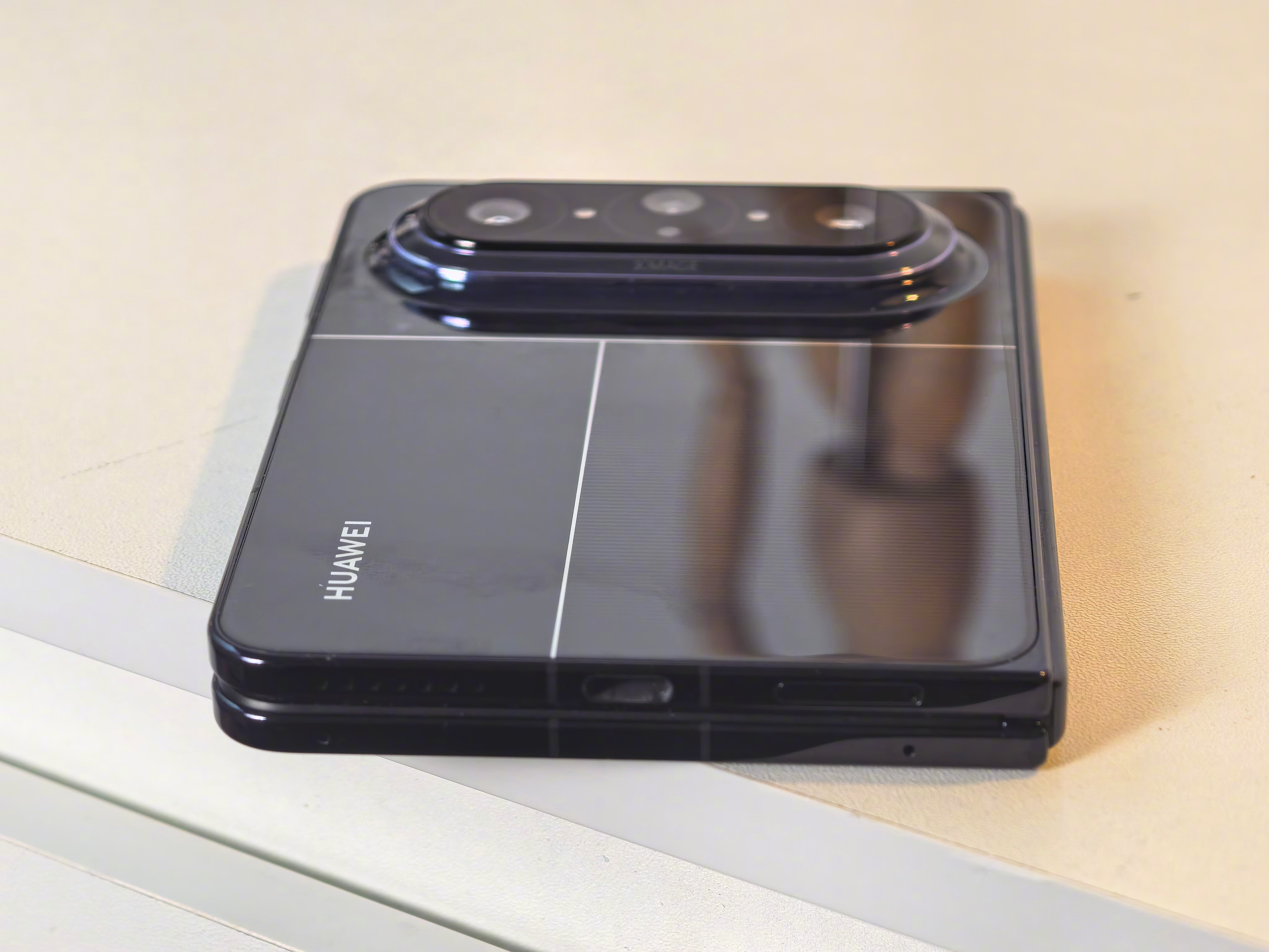 从iPhone换到华为大阔折最近终于下定决心，把手里的直板主力机换成了华为Pu
