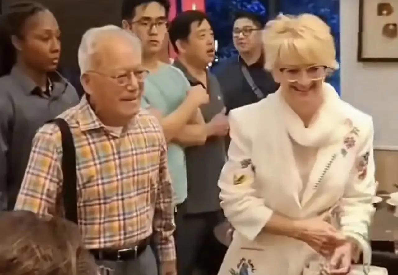 想不明白黄仁勋，到大陆台湾都是回家，为什么接人接物却判若两人最近黄仁勋回台湾看