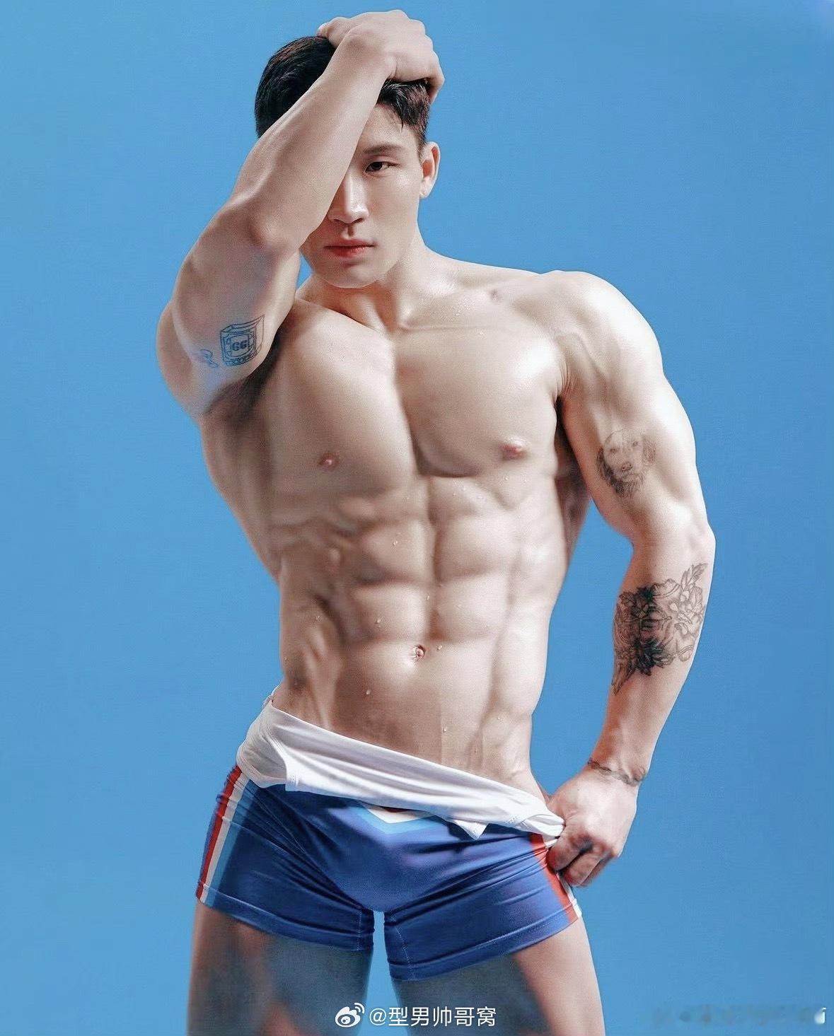 型男帅哥窝肌肉型男​​​