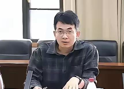 被自己的亲生女儿举报是什么心情？还是两个亲生女儿一起举报，这武大的父亲现在心里拔