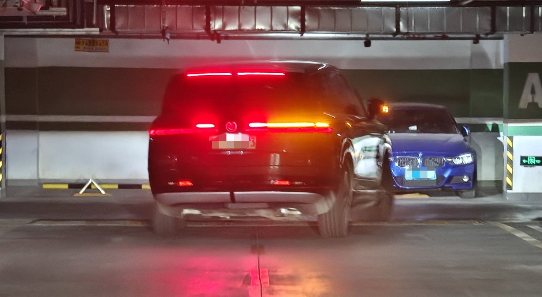 地库偶遇鱼钩神车[滑稽笑]​​​