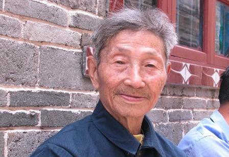 1979年，老红军为证明身份只身来到北京，在检察院门口主动去“碰瓷”检察长，唱完