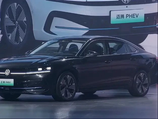 迈腾PHEV中型插混轿车：国民中型家轿插混版本，兼顾商务通勤、家用代步，受众覆盖