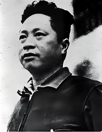 【叶挺街头撕港币】 南昌起义失败后，叶挺和聂帅辗转来到香港寻找党组织。叶拿