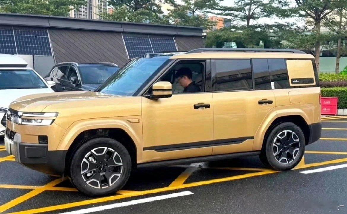 方程豹钛7的颜色陆续曝光了你觉得哪个颜色好看？[吃瓜]方程豹钛7方程豹​​​