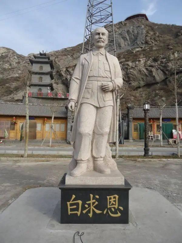 2011年，白求恩的孙子马克来到北京，出租车师傅得知他是加拿大人后，说了一句：“