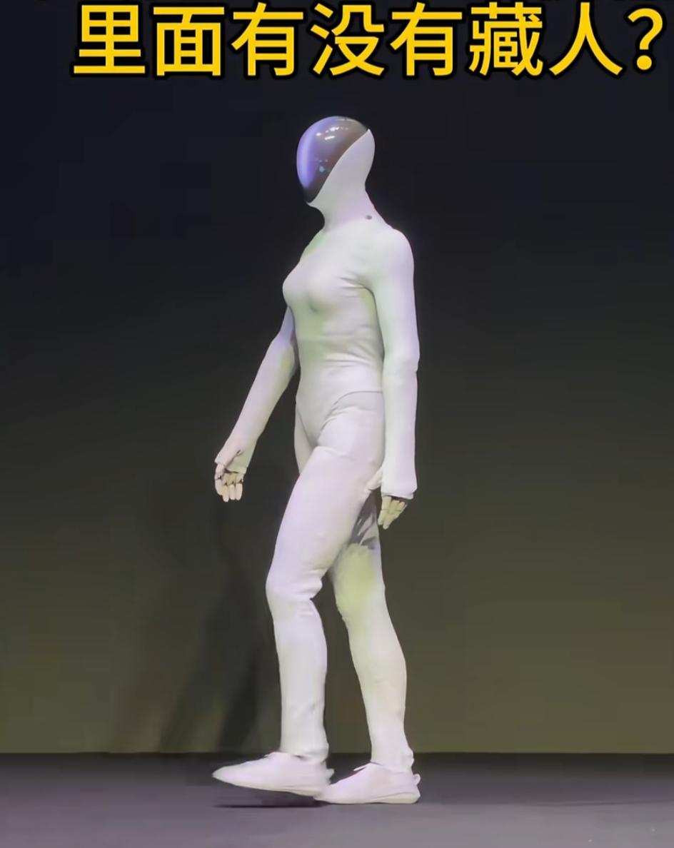 现场剪开人形机器人腿部!让机器人证明它是它自己!近日大家看过人形机器人都非常的