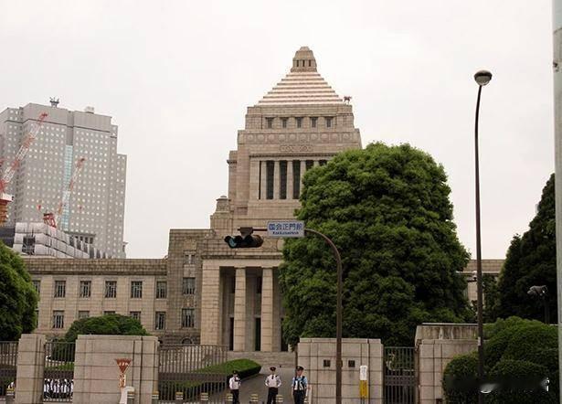 离谱，日本政府宣布将出入境签证手续费提高至原来的5倍！6月19日，日本政府宣布