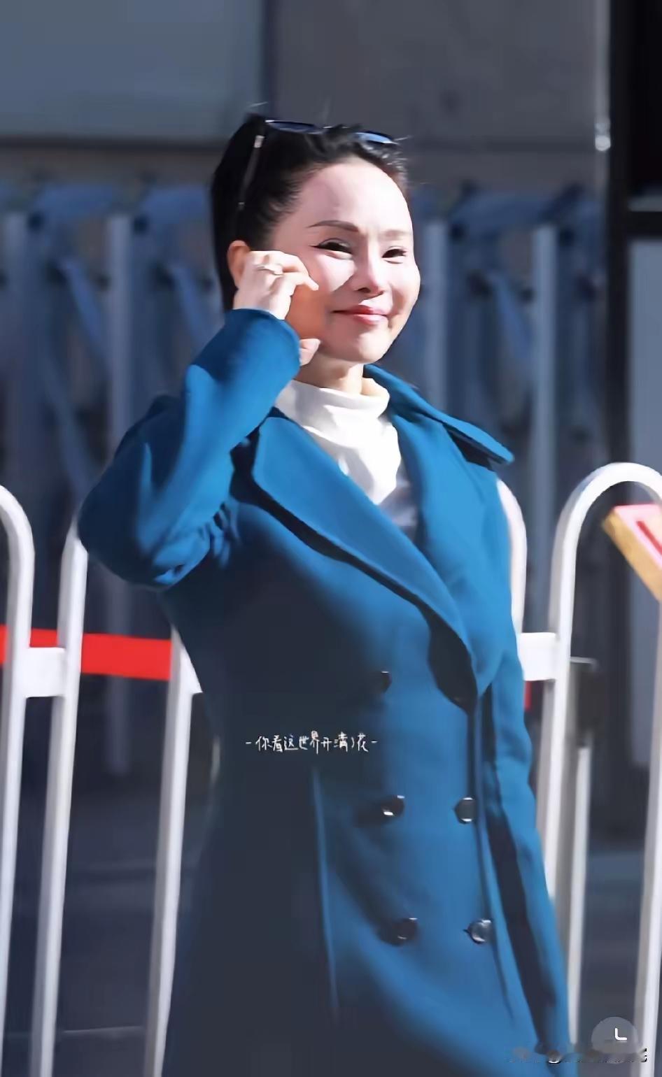 这是伊能静？我真是无语了，怎么突然就变了模样？这形象和普通大妈有什么区别？大家