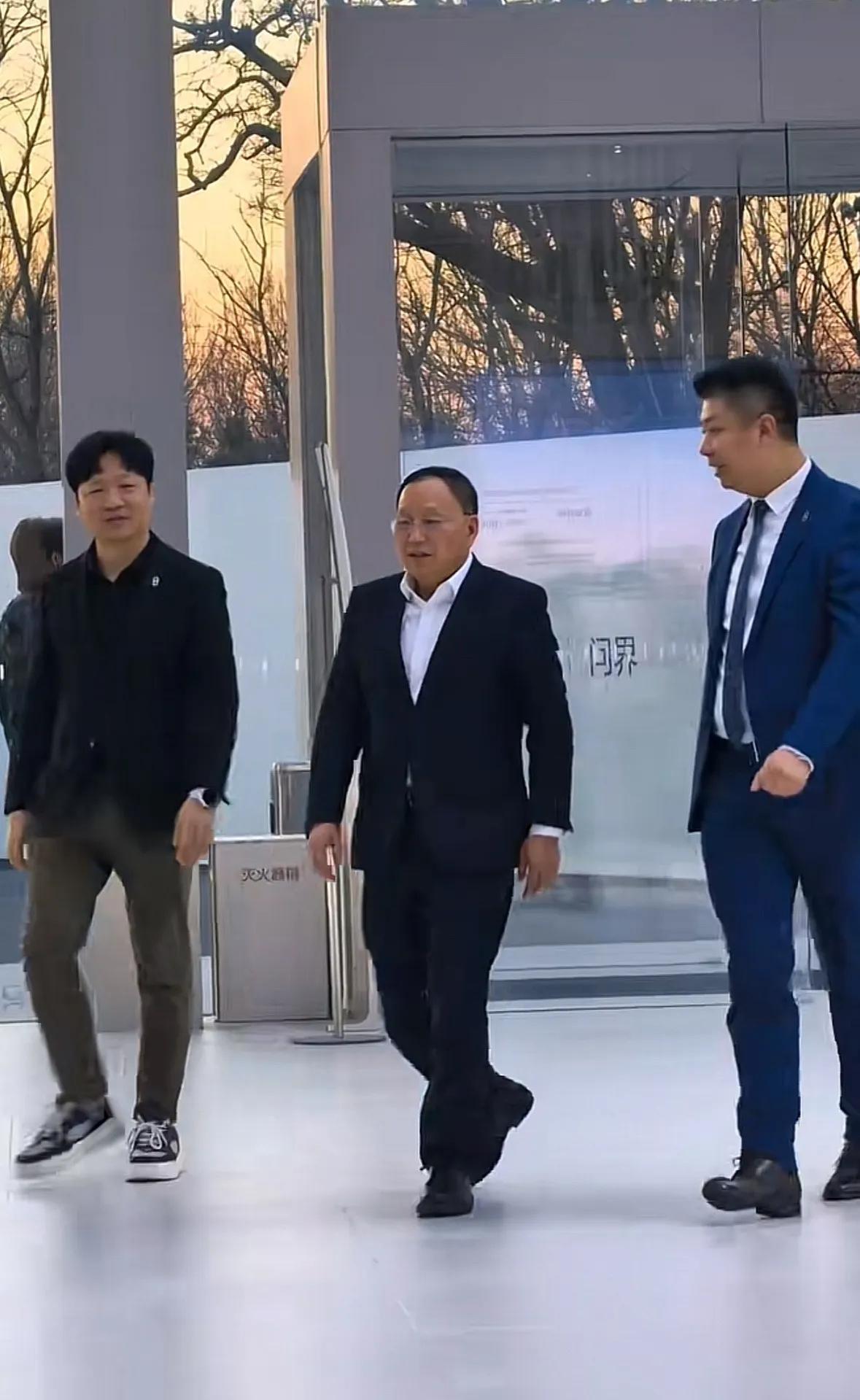 在华为i最困难的时候，赛力斯坚定不移选择支持华为，华为也竭尽全力把最强的技术给了