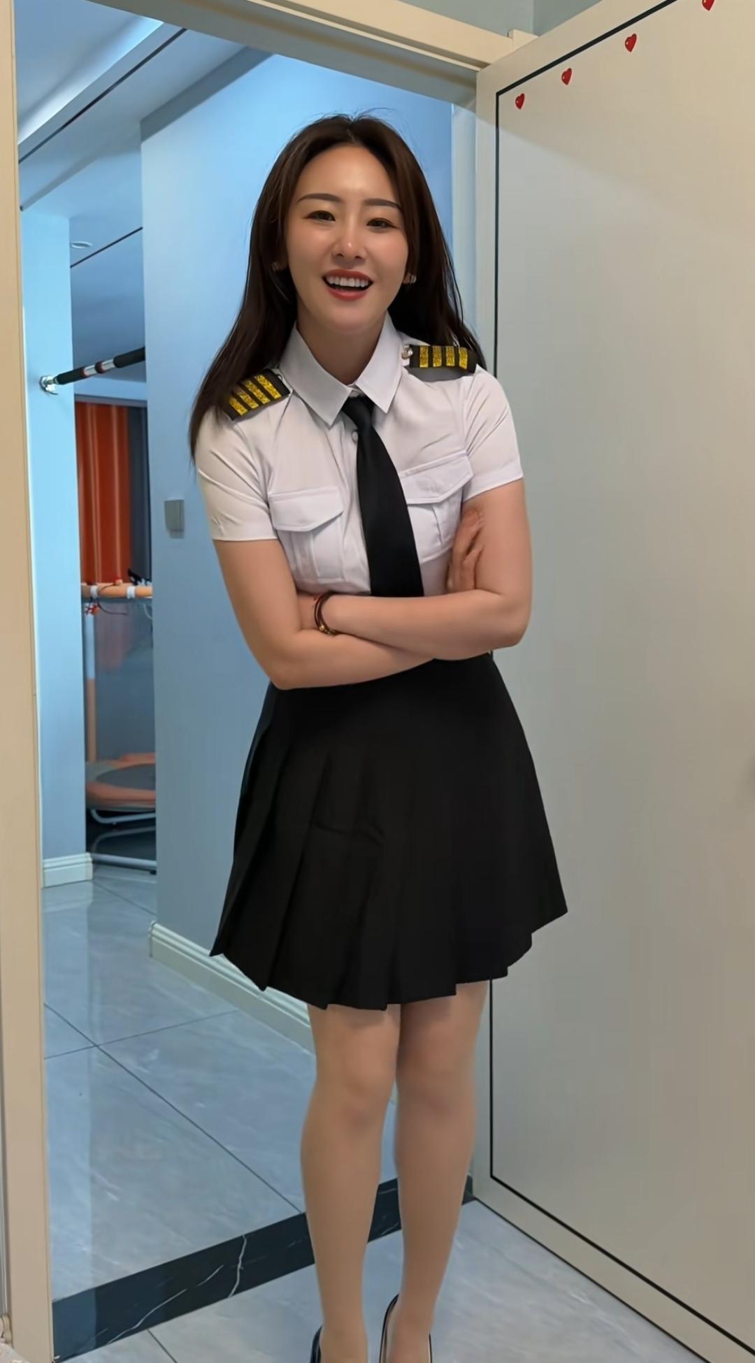 笑语盈盈暗香来，似曾相识燕归来。