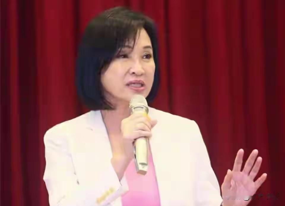 高雄选战又有新动静！国民党高雄市长参选人柯志恩，6月8日公布35人市政顾问团，里