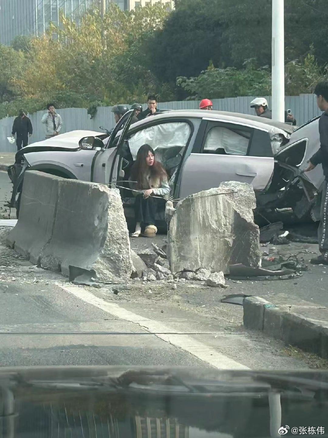 科技以人为本，有的车抛轮子，有的车甩屁股，总之都是为了保护司机，毕竟生命第一！