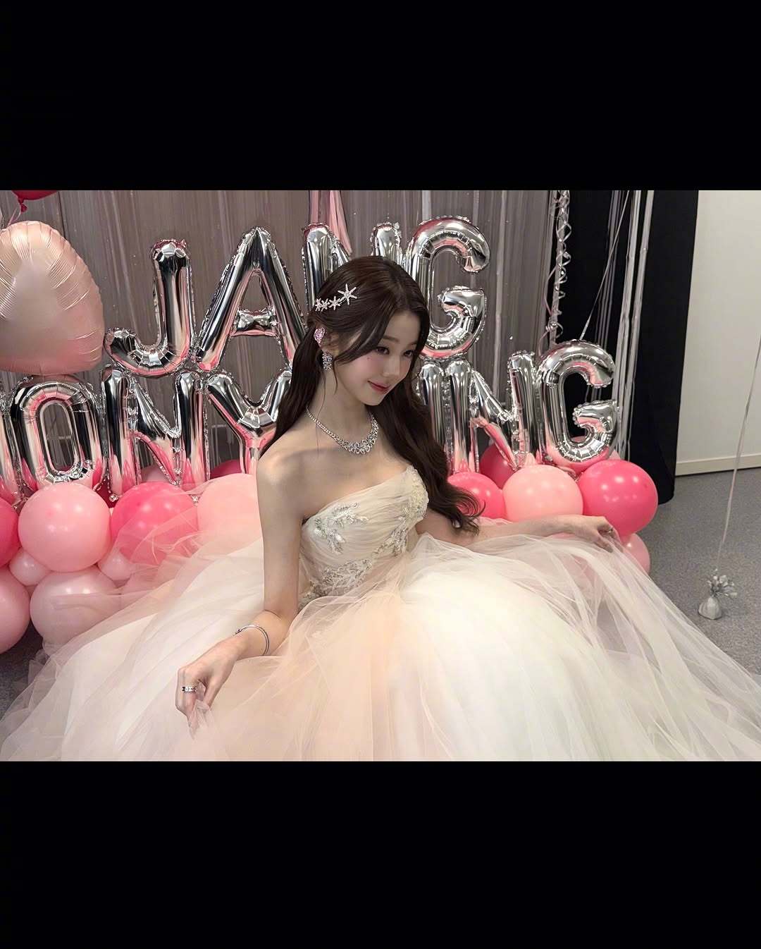 【Ins】IVE张元英Ins更新，美丽的公主殿下~张元英