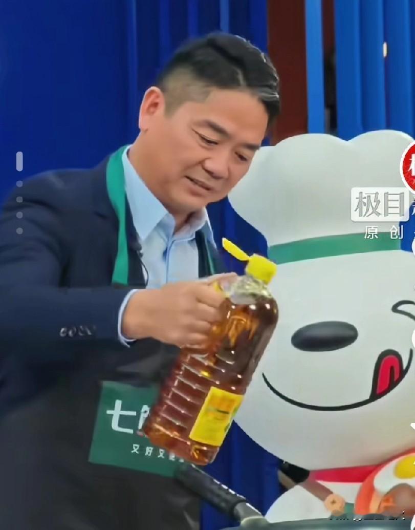 我严重怀疑，刘强东选择这个时候直播，根本不是预谋已久，而是临时起意，因为他看