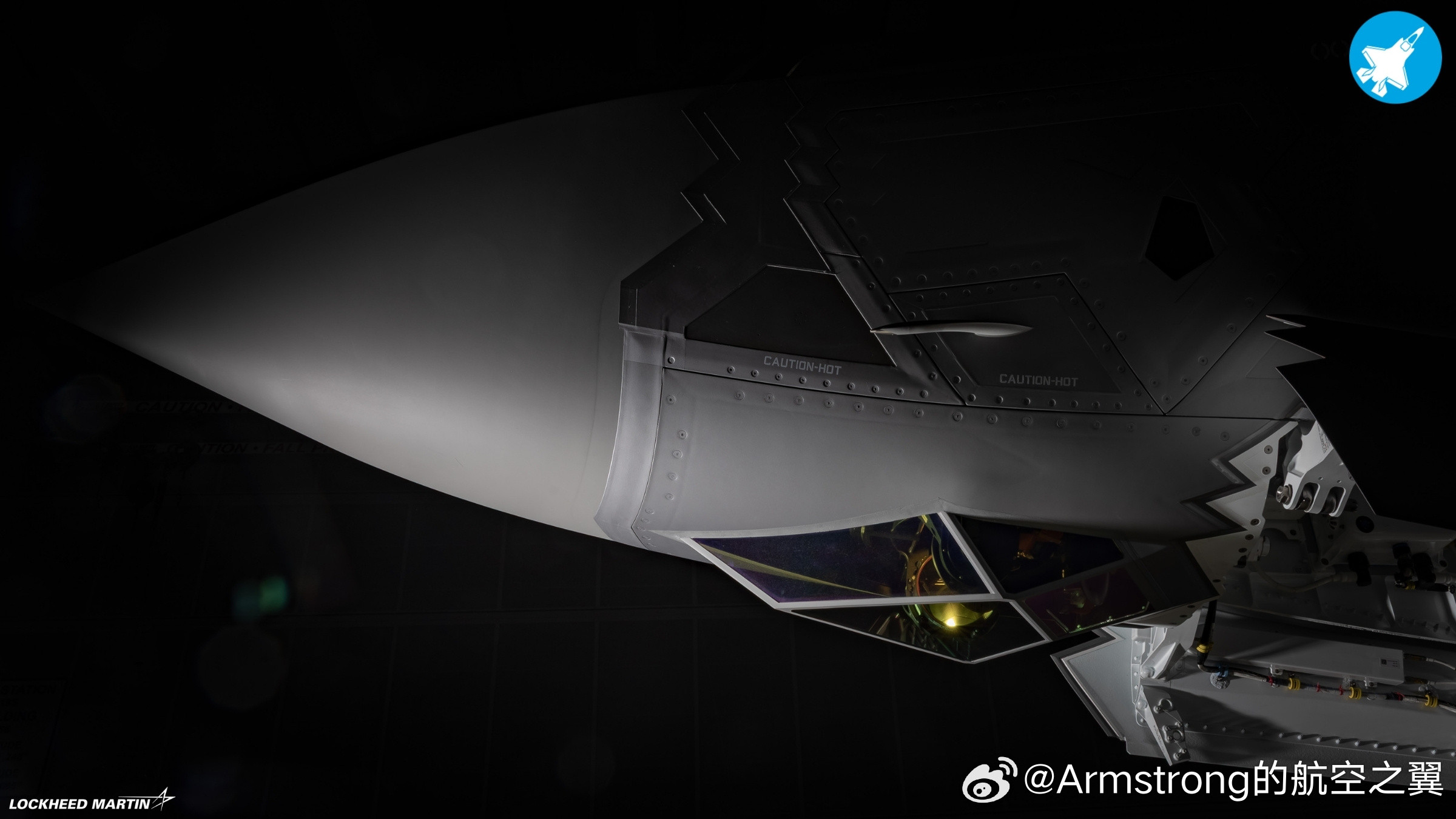 #烽火问鼎计划#德国空军首架F-35A的RAM施工。洛克希德·马丁将一种专利的雷达吸波纤维垫作为结构