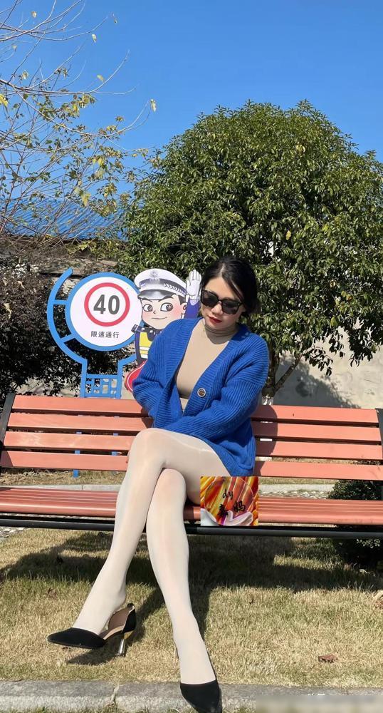 别再PUA女人的脚了。今年，全球平底鞋销量猛增35%，十年来第一次。这组数据