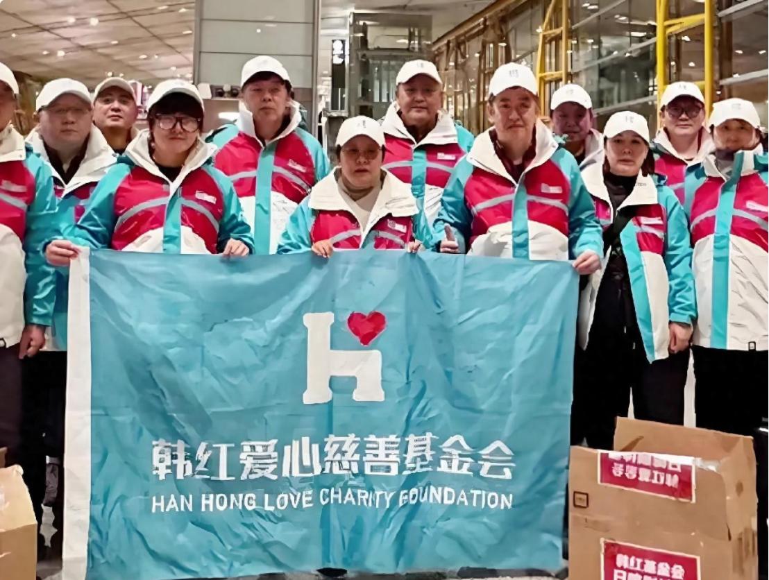 “谁能想到，一向以救助基层医疗著称的韩红基金会，竟因一笔6000多万元的救护车采