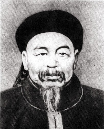 1859年，咸丰皇帝下旨将左宗棠斩首示众，湖北巡抚胡林翼对左宗棠说：“皇命难违，本官也无办法，但你可