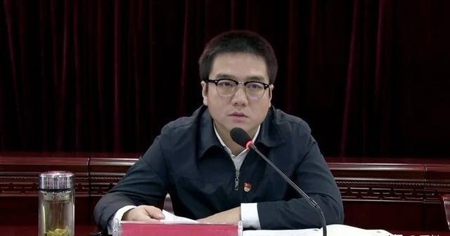 硬刚王健林的县长栽了。7月16日，贵州省纪委监委官宣，徐刘蔚因涉嫌严重违纪违法，