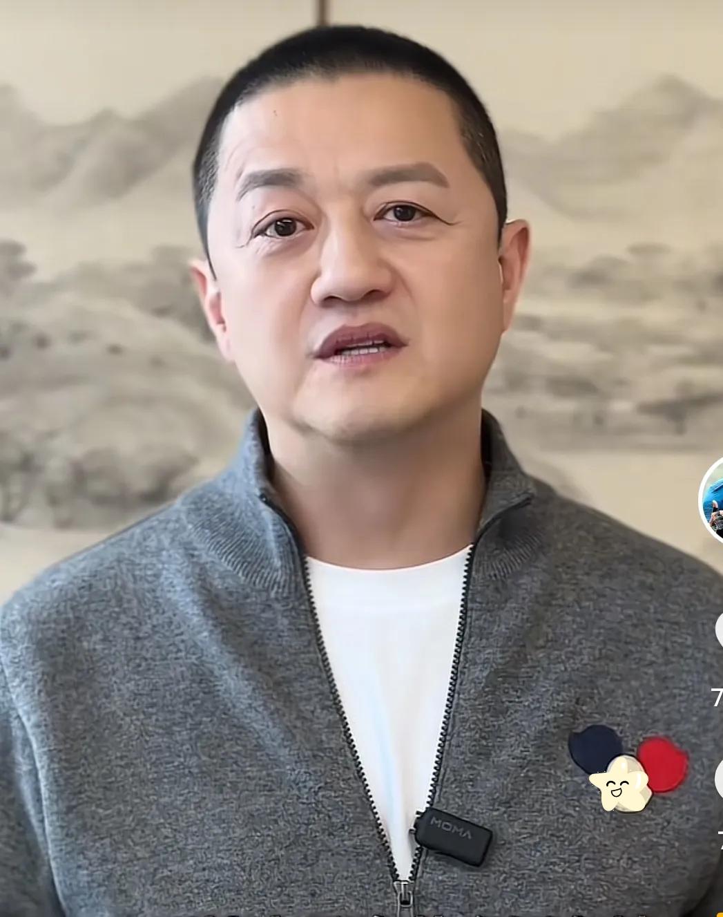 大家有没有觉得李亚鹏越来越不对劲了五十四岁李亚鹏先生，他竟然越来越有佛相了