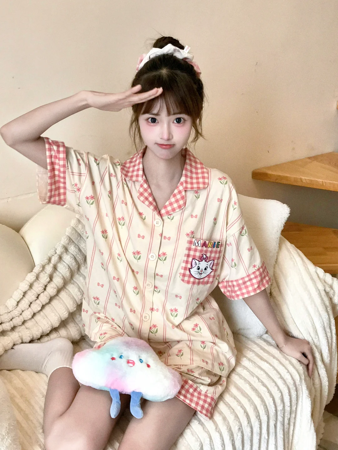 她好像知道自己很可爱💕！！