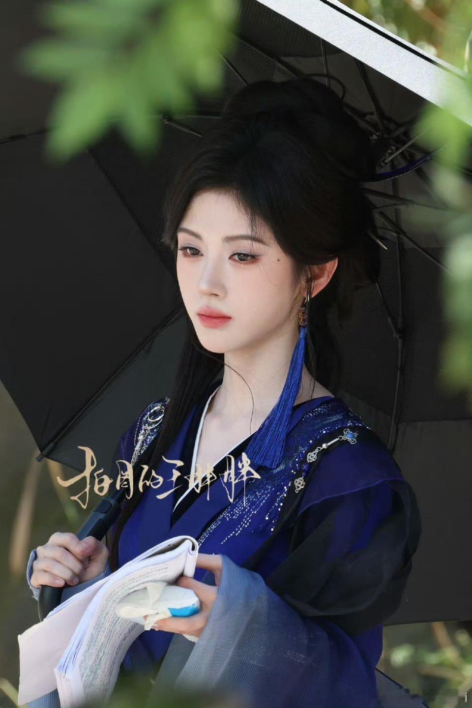 鞠婧祎、张云龙《来战》拍摄路透🈶，这个妆造，阿黛是黑化了吗？小天真徒弟黑化成黑