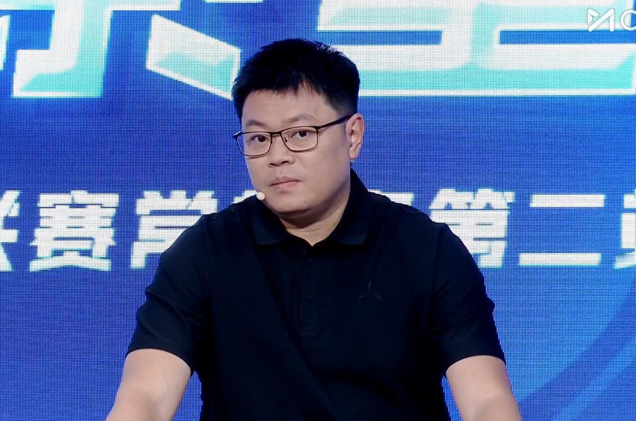 覃予萱为什么不能顶替莎莎撑起深大队？侯英超分析的一针见血。他说：目前来看，