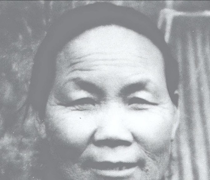 1940年，山东一大娘给八路军煮了浓稠的小米粥，饥饿的战士们狼吞虎咽。班长发觉不