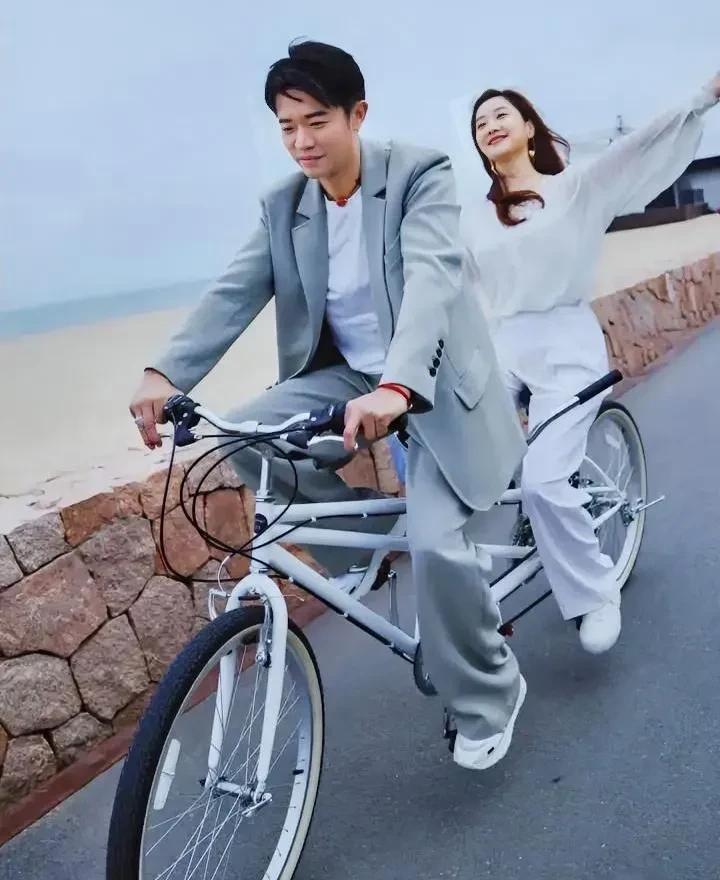 现在全网最懊悔的，并非凤凰传奇里仗义的玲花，也不是送曾毅这块表的朋友，而是后
