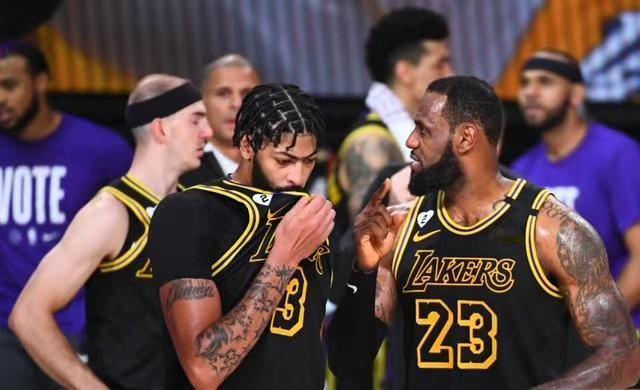 艾顿+斯玛特真香！湖人新双核让球队蜕变，詹皇回归剑指总冠军