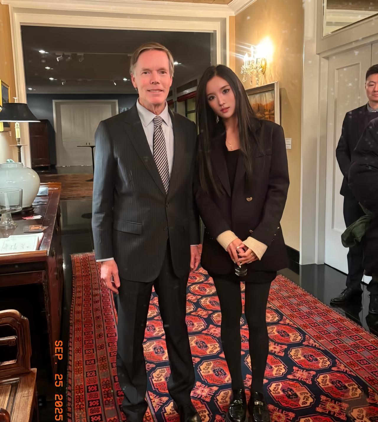 美高官终于敢说大实话！美国前驻中国大使警告，美国已经严重低估了中国军事实力。美国