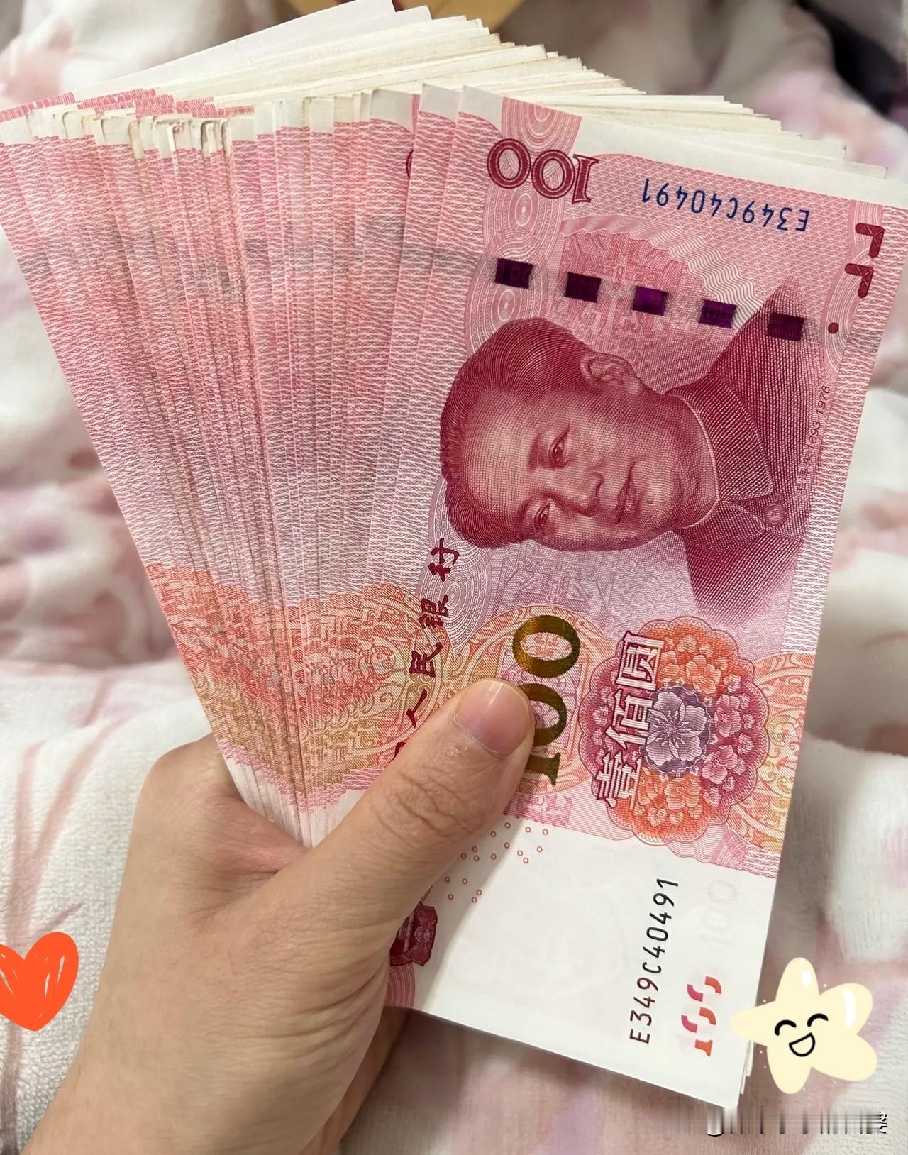 亲戚一开口借钱，我姐当场转6000！我在旁边急得直眨眼，她愣是没看见过年最怕的