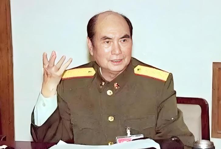 张万年上将一辈子热爱毛主席。1995年，张万年得知毛主席的儿子毛岸青，和