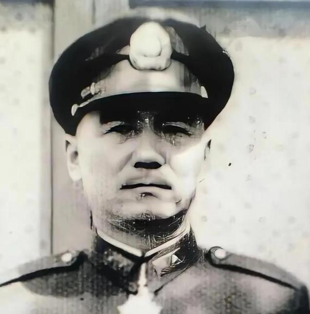 1949年12月，国军军长鲁崇义劝说参谋长何沧浪起义，没想到何沧浪却涨红了脸，梗