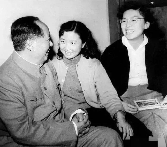这是毛主席访问苏联时，拍摄的一张珍贵老照片。1957年的11月2日至11月20日