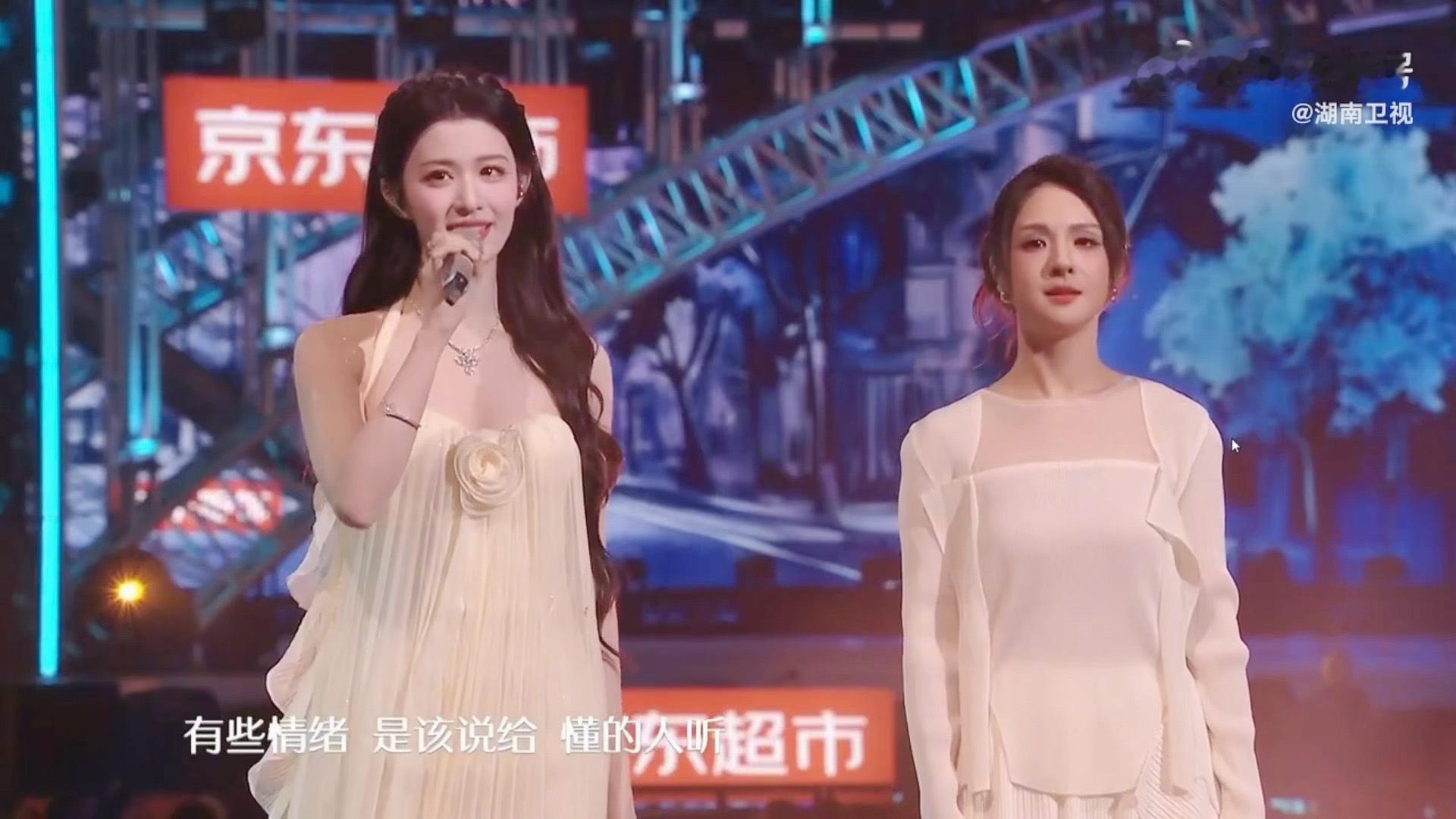 王楚然唱啥了光看脸了我家双栖艺人来了…世界上居然有人同时有一张这么美的脸和这么