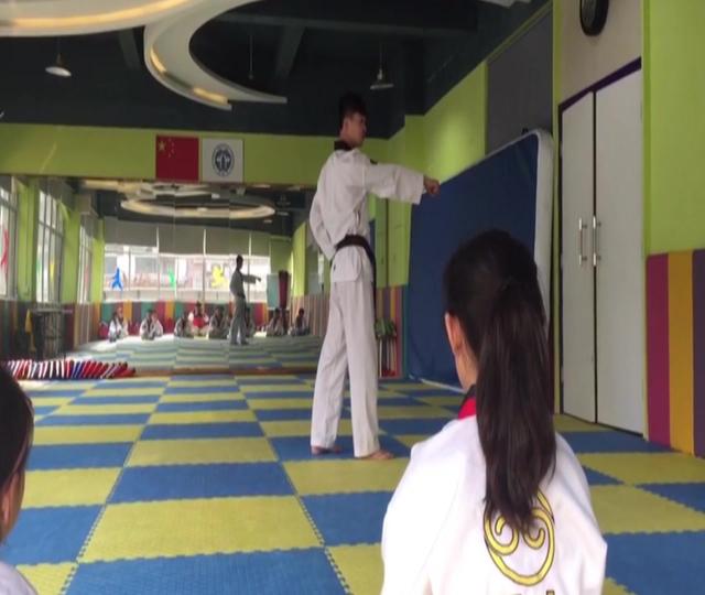 我的体育老师全集在线免费播放 3126809895502869613.jpg?id=0